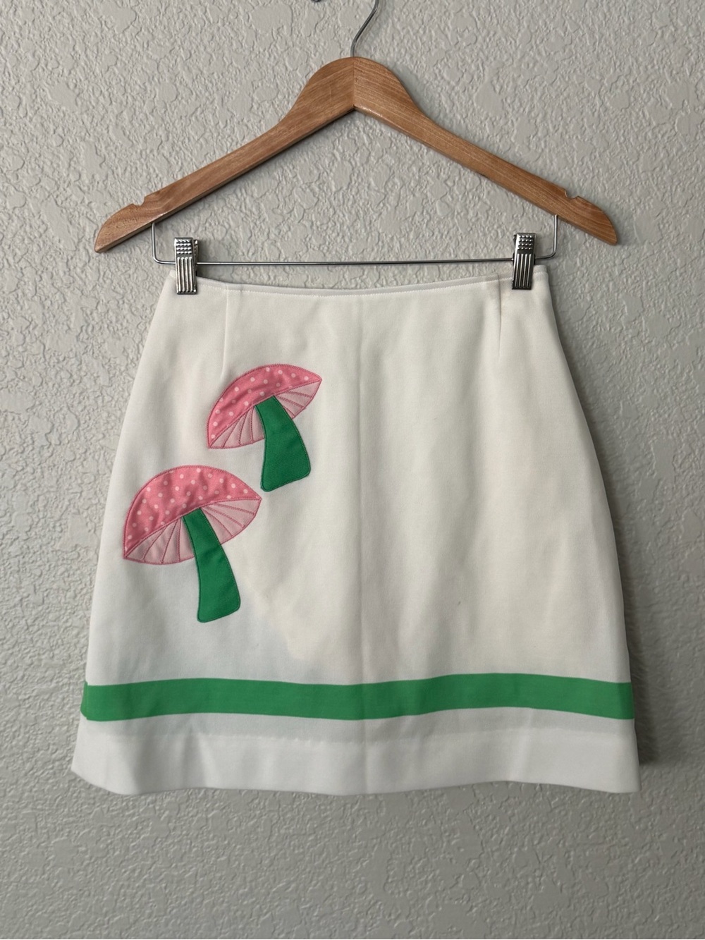 White Mini Skirt with Pink Mushroom size XS / S Appliqué and Green Trim vintage
